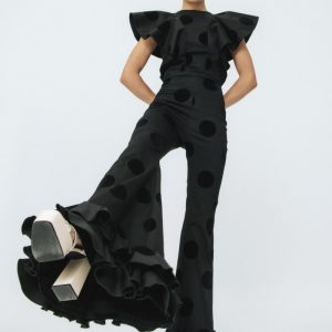 Pantalón de invitada negro con volantes Carmen