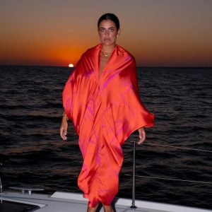 Vestido SHAIRA naranja con estampando en fucsia